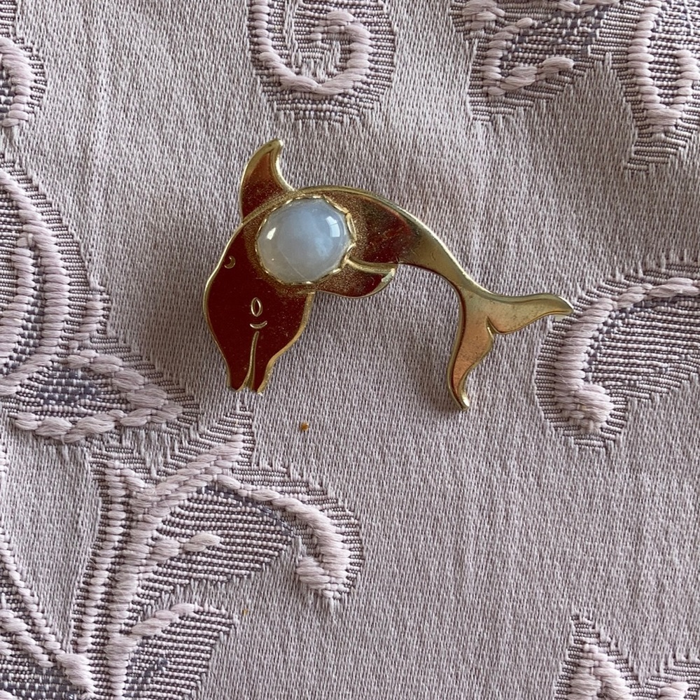 Ellensburg Blue broach
